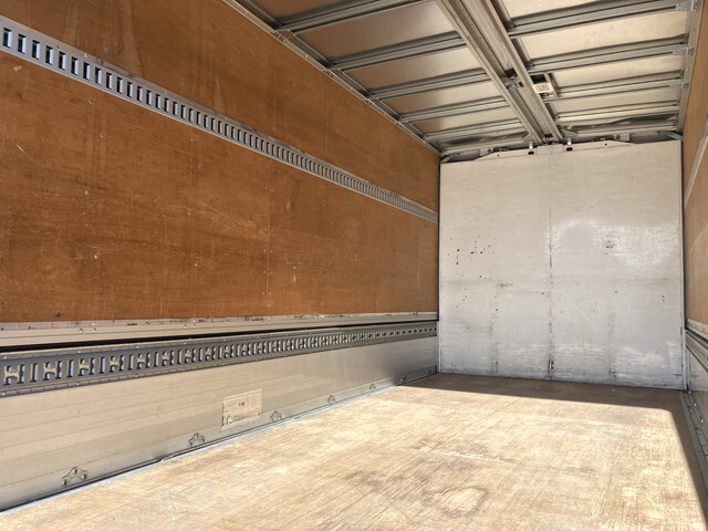 三菱ふそうキャンターアルミウイング小型（2t・3t）[写真11]