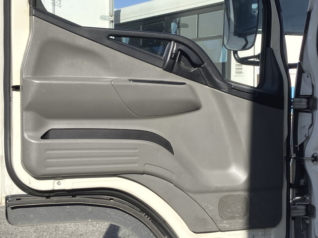 三菱ふそうキャンターアルミウイング小型（2t・3t）[写真30]