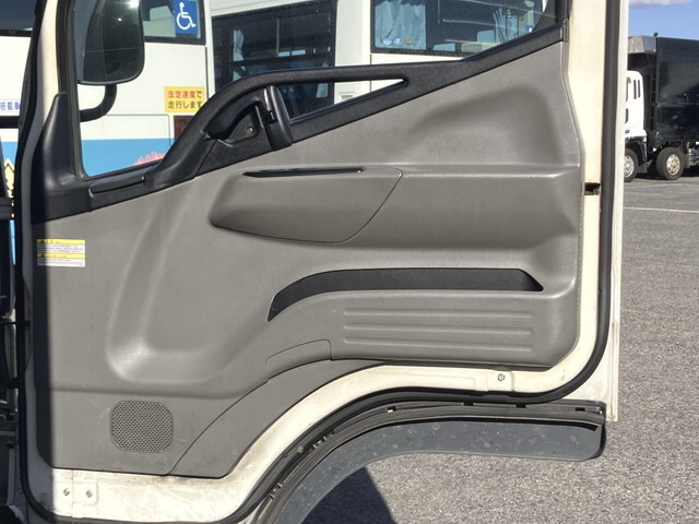 三菱ふそうキャンターアルミウイング小型（2t・3t）[写真31]