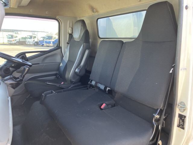 三菱ふそうキャンターアルミウイング小型（2t・3t）[写真33]