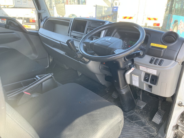 三菱ふそうキャンターアルミウイング小型（2t・3t）[写真35]