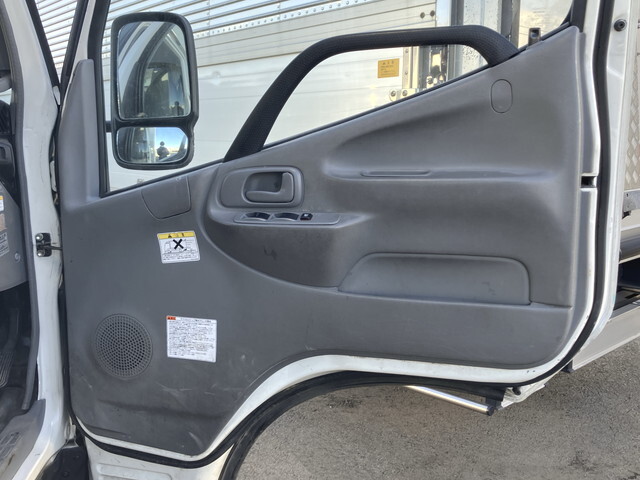 日野デュトロパネルバン小型（2t・3t）[写真31]