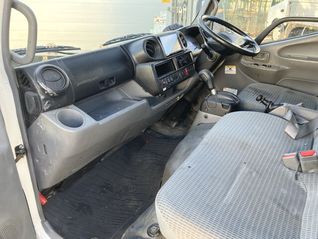 日野デュトロパネルバン小型（2t・3t）[写真32]