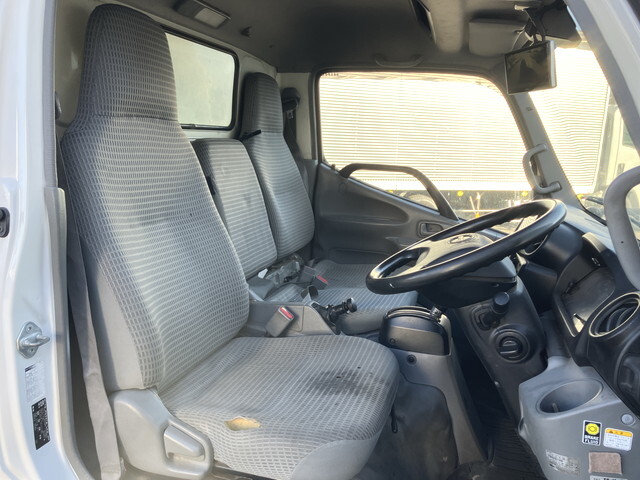 日野デュトロパネルバン小型（2t・3t）[写真34]