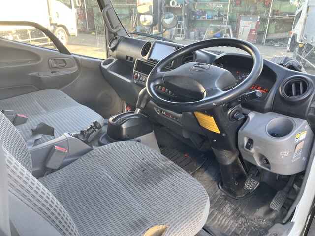 日野デュトロパネルバン小型（2t・3t）[写真35]