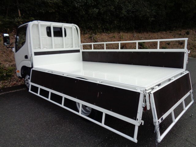 日野デュトロ平ボディ小型（2t・3t）[写真11]