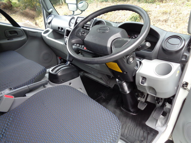 日野デュトロ平ボディ小型（2t・3t）[写真27]