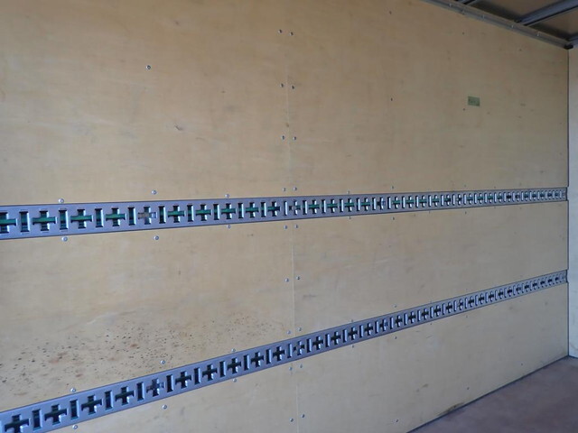 三菱ふそうキャンターアルミバン小型（2t・3t）[写真12]