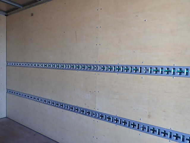 三菱ふそうキャンターアルミバン小型（2t・3t）[写真14]