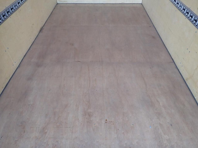 三菱ふそうキャンターアルミバン小型（2t・3t）[写真16]