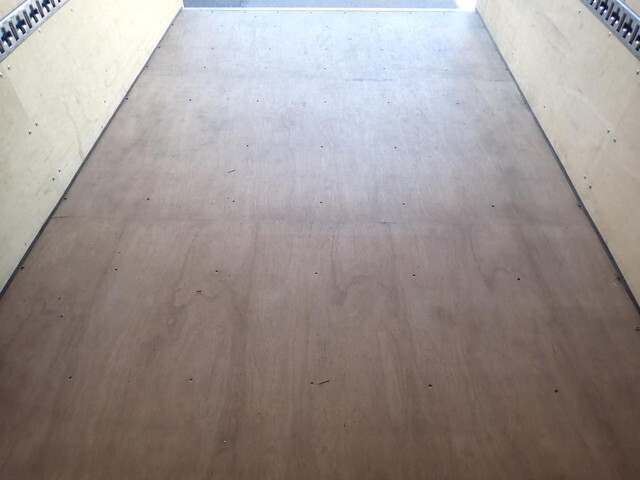 三菱ふそうキャンターアルミバン小型（2t・3t）[写真17]