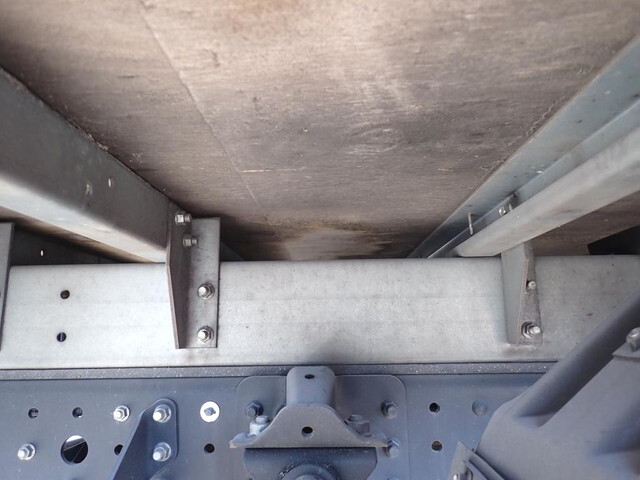 三菱ふそうキャンターアルミバン小型（2t・3t）[写真21]