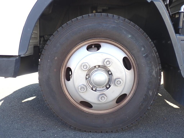 三菱ふそうキャンターアルミバン小型（2t・3t）[写真25]