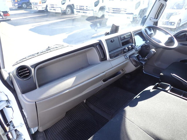 三菱ふそうキャンターアルミバン小型（2t・3t）[写真28]