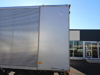 三菱ふそうキャンターアルミバン小型（2t・3t）[写真09]