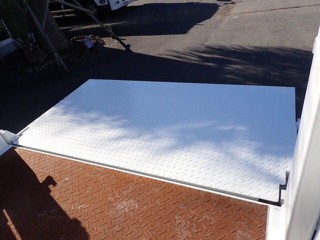 いすゞエルフ平ボディ小型（2t・3t）[写真12]