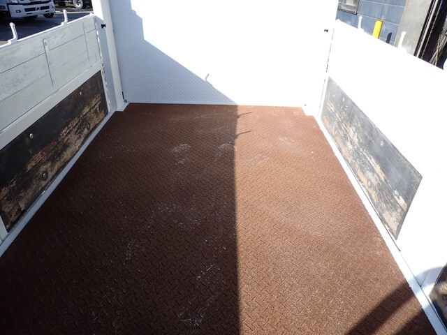 いすゞエルフ平ボディ小型（2t・3t）[写真20]