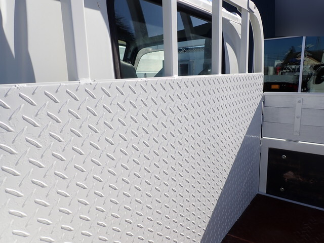 いすゞエルフ平ボディ小型（2t・3t）[写真08]