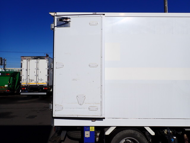 三菱ふそうキャンター冷凍車（冷蔵車）小型（2t・3t）[写真11]