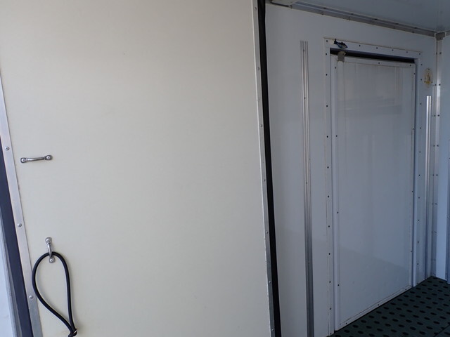 三菱ふそうキャンター冷凍車（冷蔵車）小型（2t・3t）[写真17]