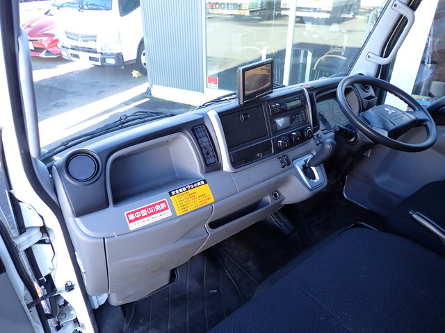 三菱ふそうキャンター冷凍車（冷蔵車）小型（2t・3t）[写真30]