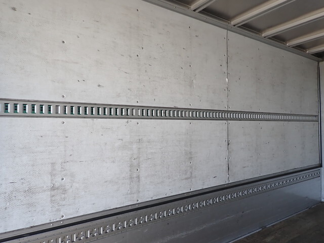 三菱ふそうファイターアルミウイング中型（4t）[写真16]