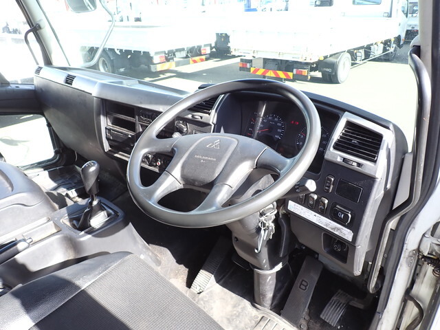 三菱ふそうファイターアルミウイング中型（4t）[写真28]
