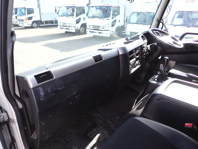 三菱ふそうファイターアルミウイング中型（4t）[写真30]