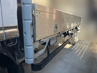 いすゞエルフアルミブロック小型（2t・3t）[写真08]