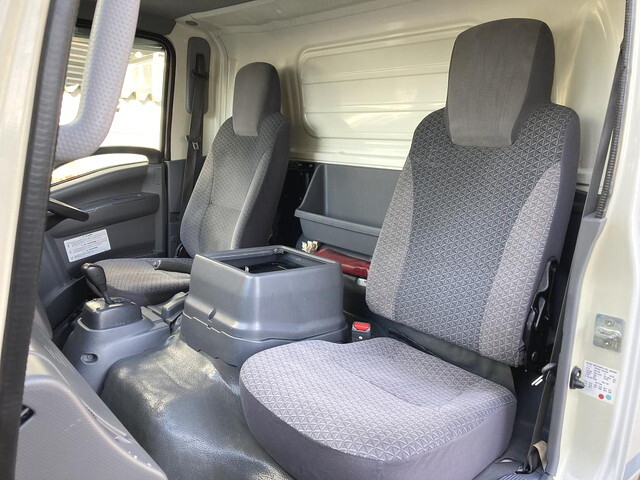 いすゞエルフアルミバン小型（2t・3t）[写真38]