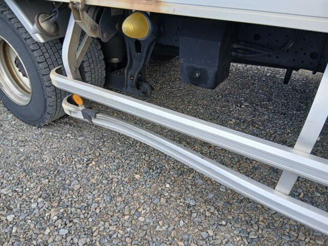 いすゞフォワードアルミウイング中型（4t）[写真16]