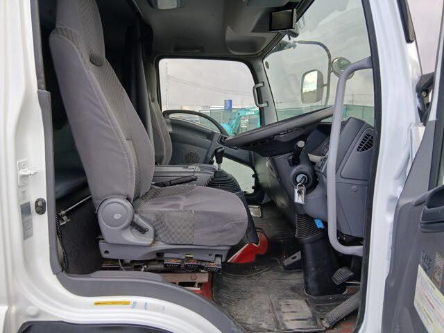 いすゞフォワードアルミウイング中型（4t）[写真26]