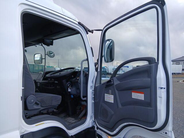 いすゞフォワードアルミウイング中型（4t）[写真27]