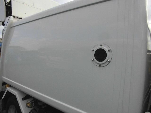 いすゞエルフパッカー車（塵芥車）小型（2t・3t）[写真11]