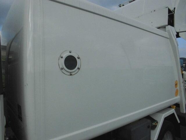 いすゞエルフパッカー車（塵芥車）小型（2t・3t）[写真12]