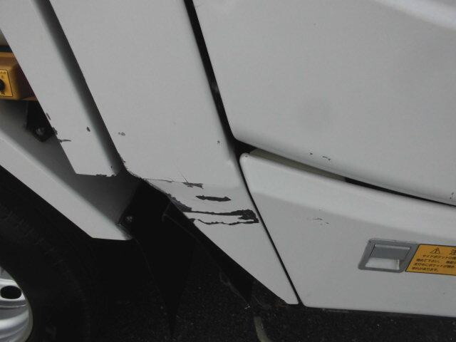 いすゞエルフパッカー車（塵芥車）小型（2t・3t）[写真29]