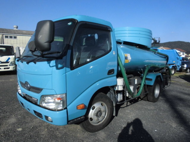 日野デュトロバキュームカー小型（2t・3t）[写真01]