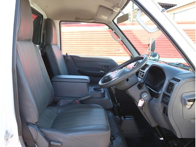 マツダボンゴ平ボディ小型（2t・3t）[写真15]