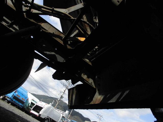 いすゞエルフパッカー車（塵芥車）小型（2t・3t）[写真24]