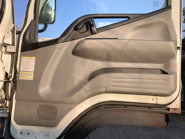 三菱ふそうキャンターアルミブロック小型（2t・3t）[写真30]