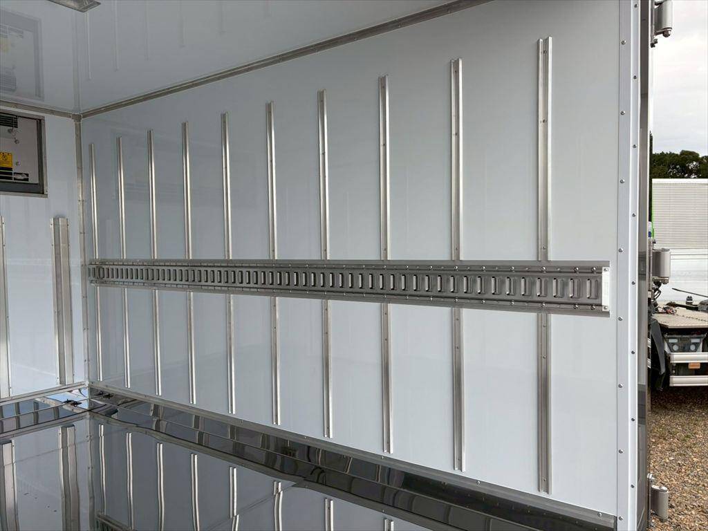 三菱ふそうキャンター冷凍車（冷蔵車）小型（2t・3t）[写真10]