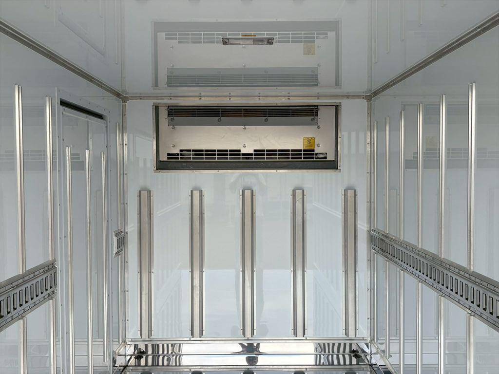 三菱ふそうキャンター冷凍車（冷蔵車）小型（2t・3t）[写真07]