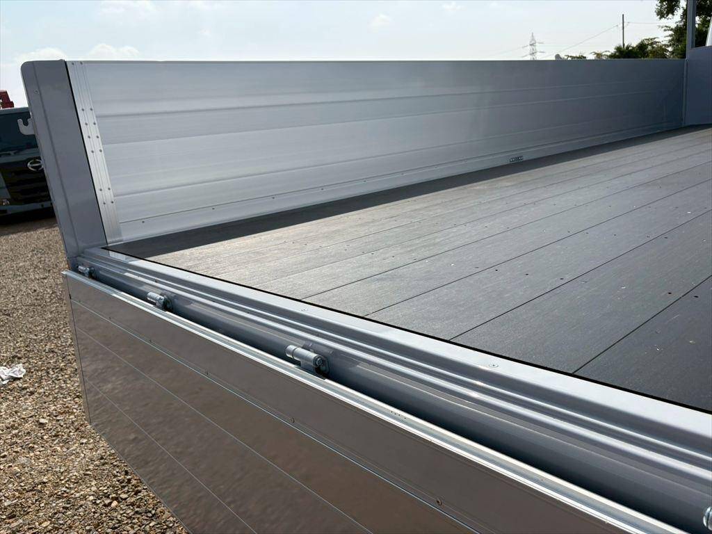 三菱ふそうファイターアルミブロック中型（4t）[写真09]