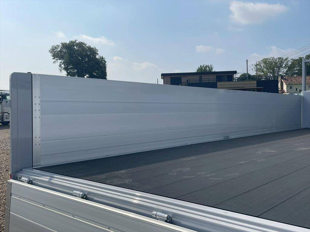 三菱ふそうファイターアルミブロック中型（4t）[写真09]