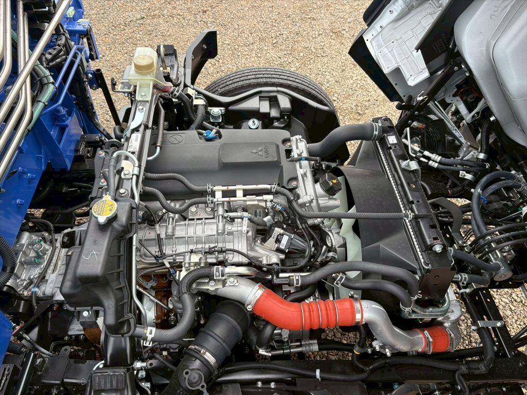 三菱ふそうキャンタークレーン4段小型（2t・3t）[写真17]