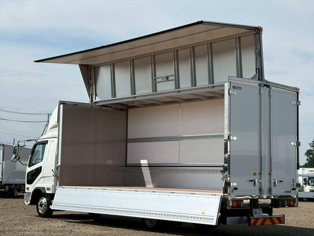 三菱ふそうファイターアルミウイング中型（4t）[写真12]