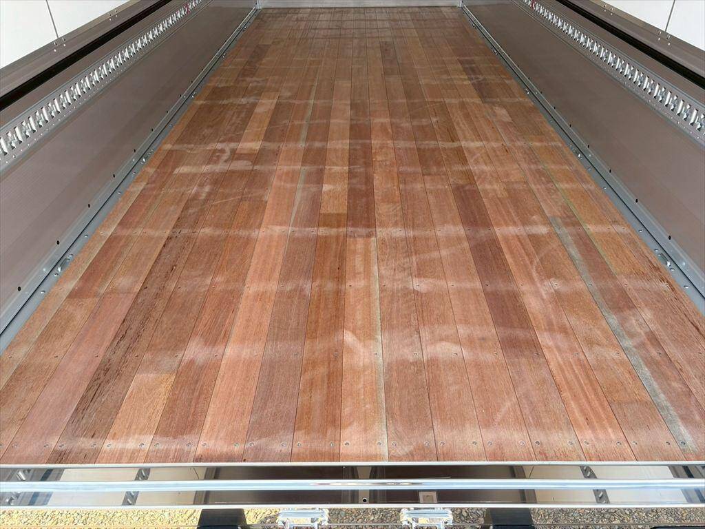 三菱ふそうファイターアルミウイング中型（4t）[写真08]