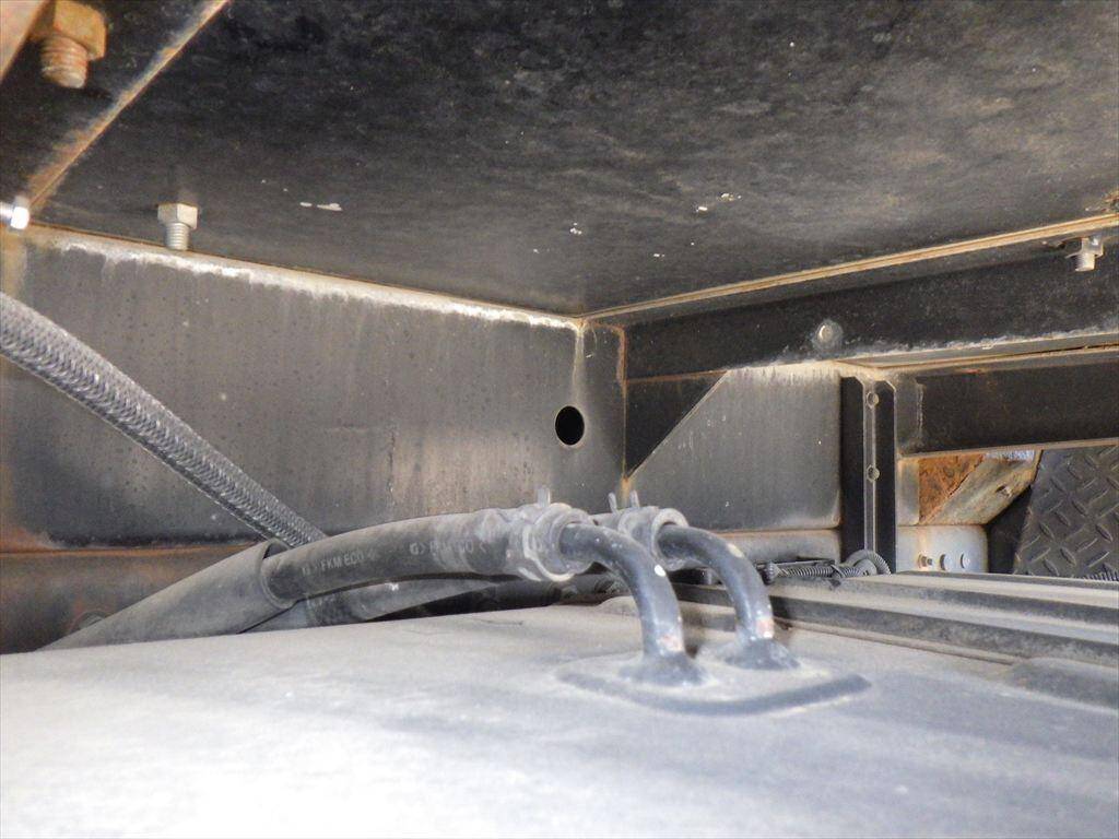 三菱ふそうスーパーグレートトレーラーヘッド（トラクターヘッド）大型（10t）[写真10]