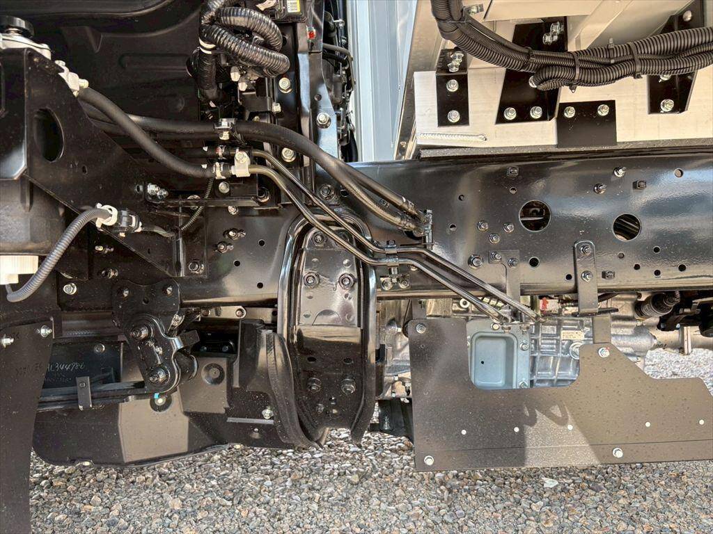 三菱ふそうファイターアルミウイング中型（4t）[写真14]