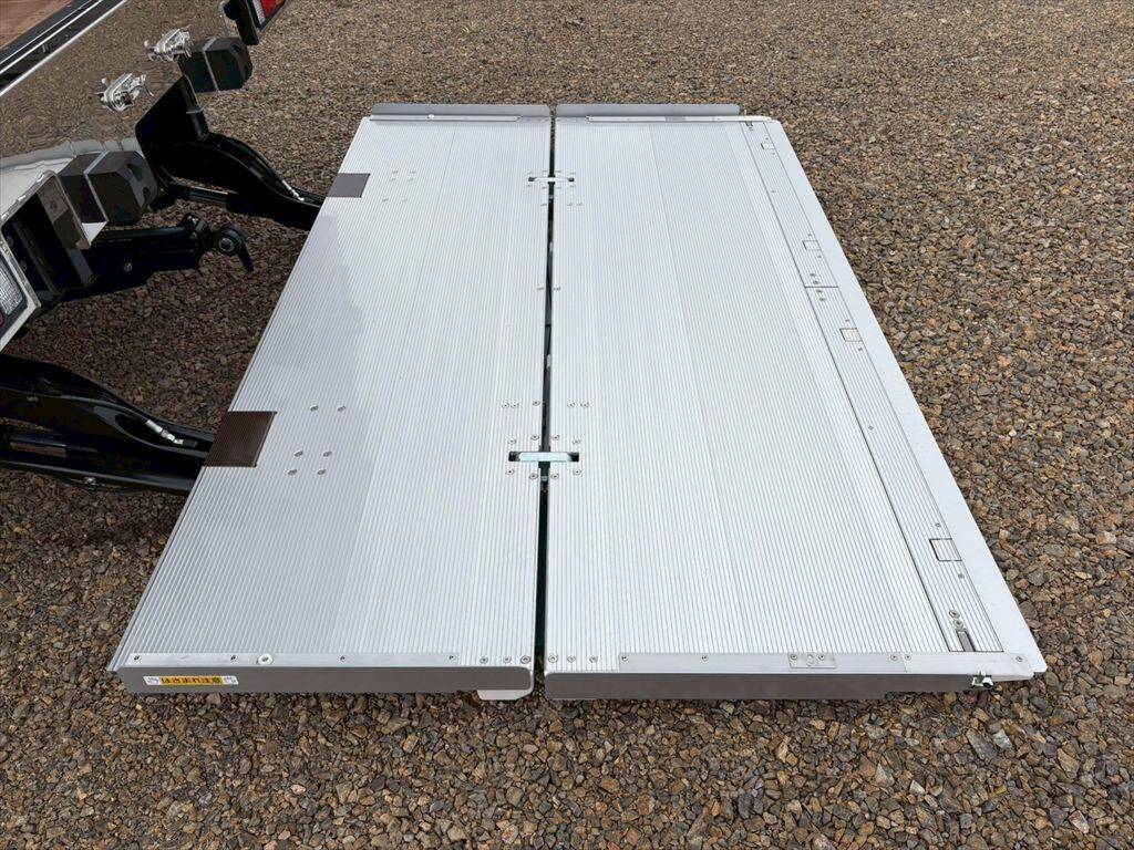 三菱ふそうファイターアルミウイング中型（4t）[写真13]